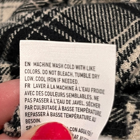 NEW AEO Black & Cream Super Soft Plaid Everyday Button Up Shirt size Medium - Picture 6 of 8